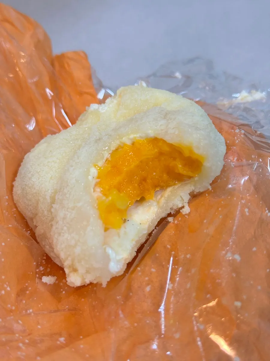 Packaged mango, golden kiwi, and fresh chocolate mochi