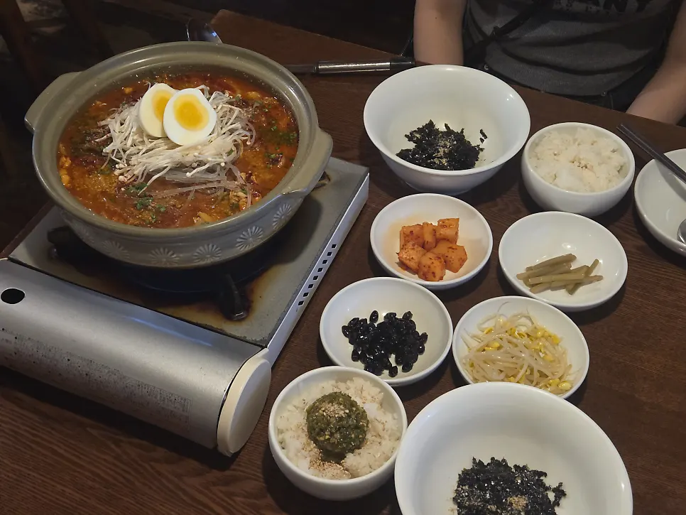 Sumi dakbokkeumtang with extra udon noodles and ttaengcho-bap