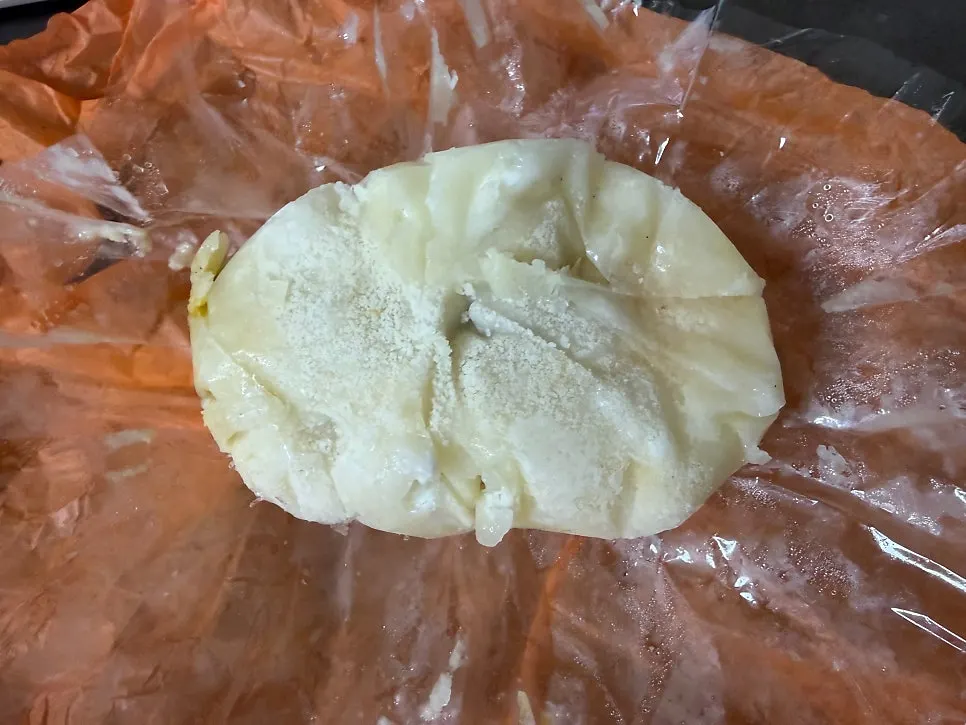 Low-sugar mango yogurt mochi packaging