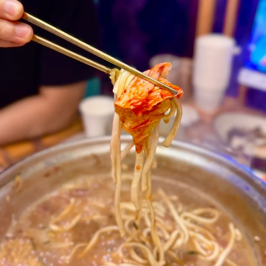 Kalguksu in the hot pot meal course