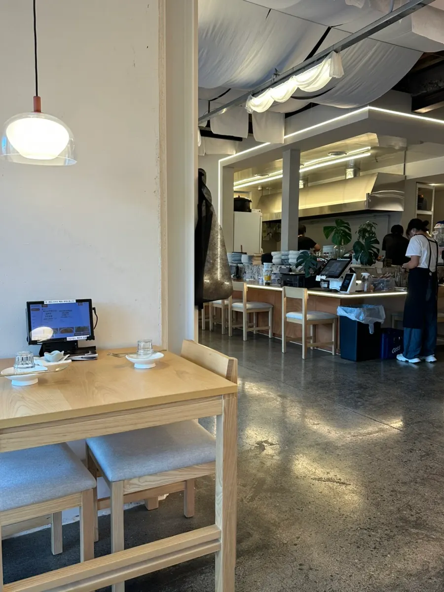 한옥 미학을 살린 고유 외관