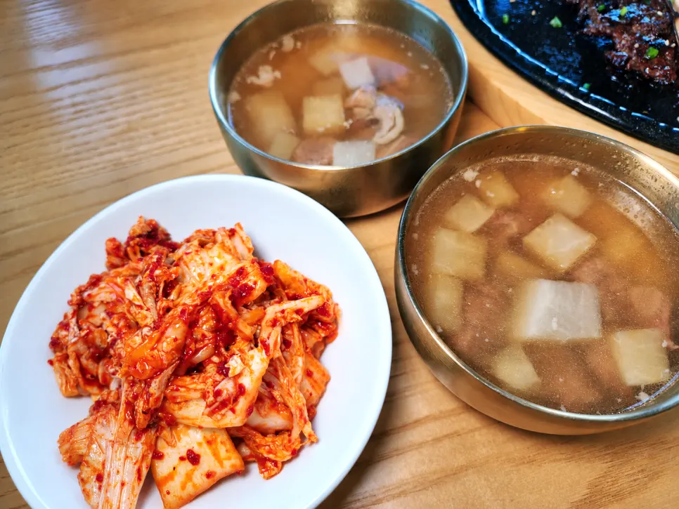 Fresh kimchi and beef radish soup