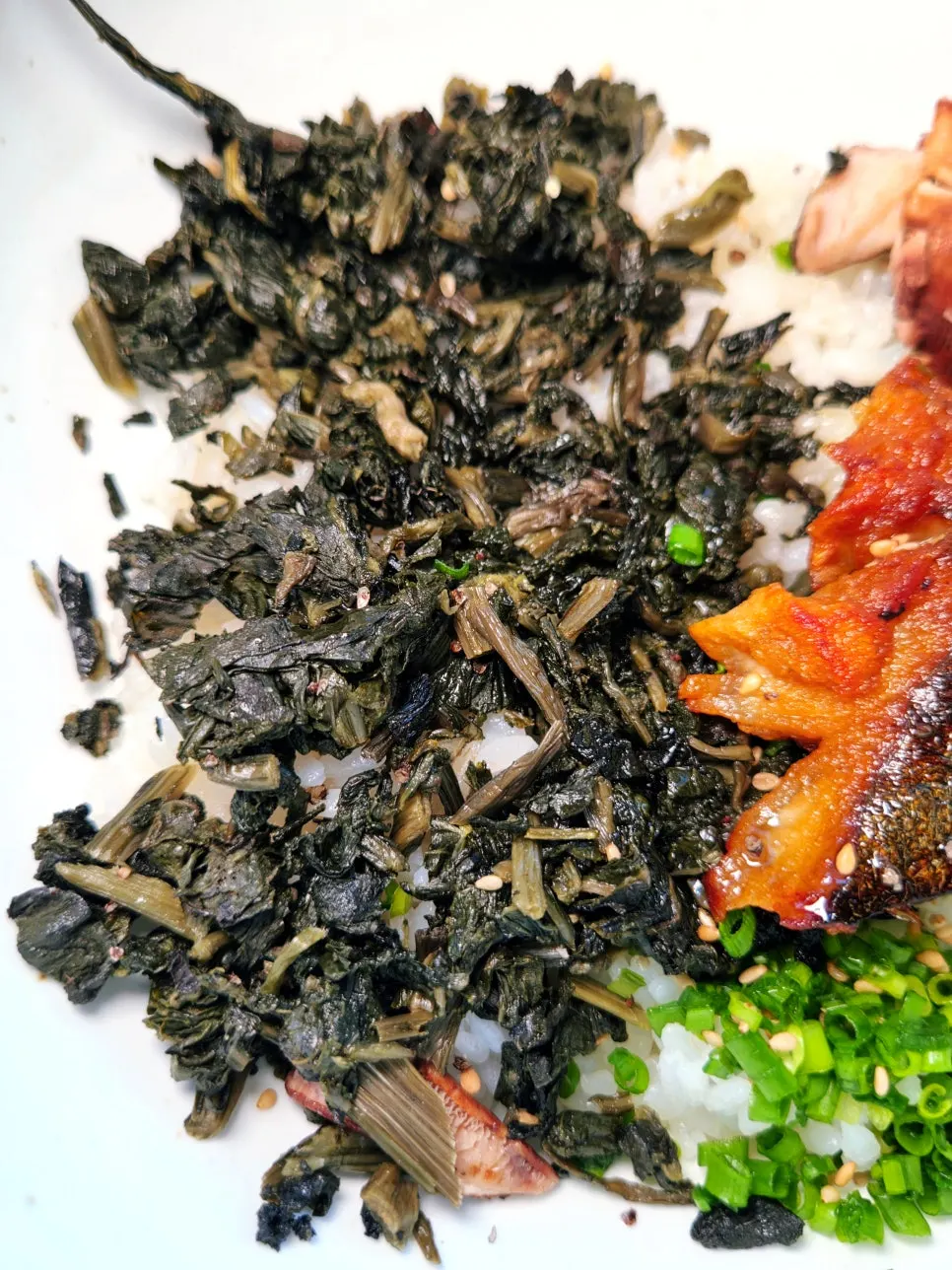 Rice with Spanish mackerel and gondre greens