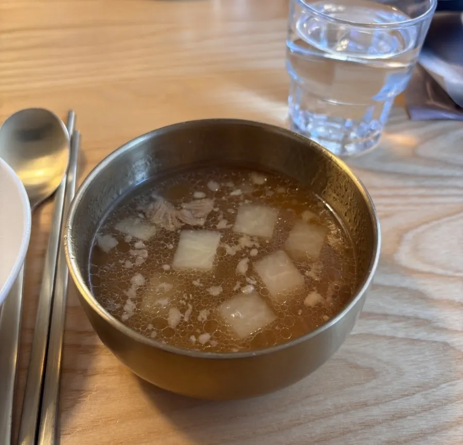 맑은 국물의 고유 소고기무국