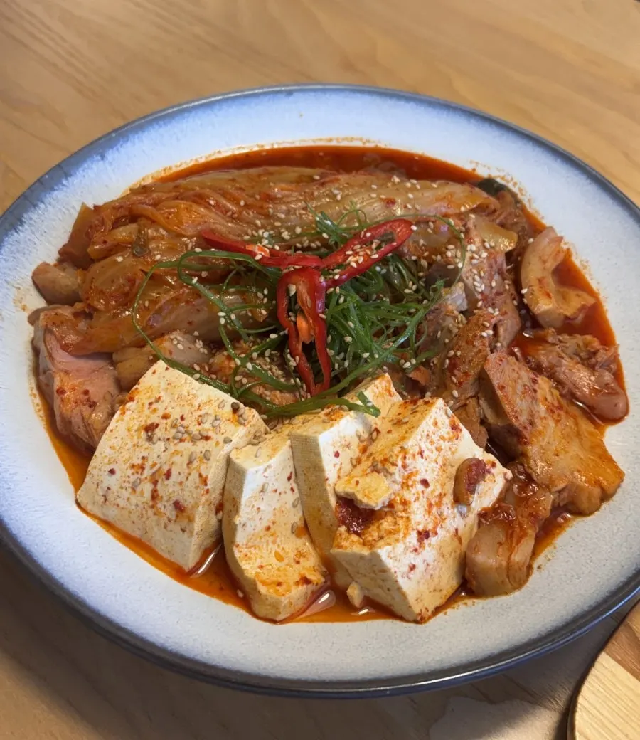 양념이 깊게 배인 고유 김치찜
