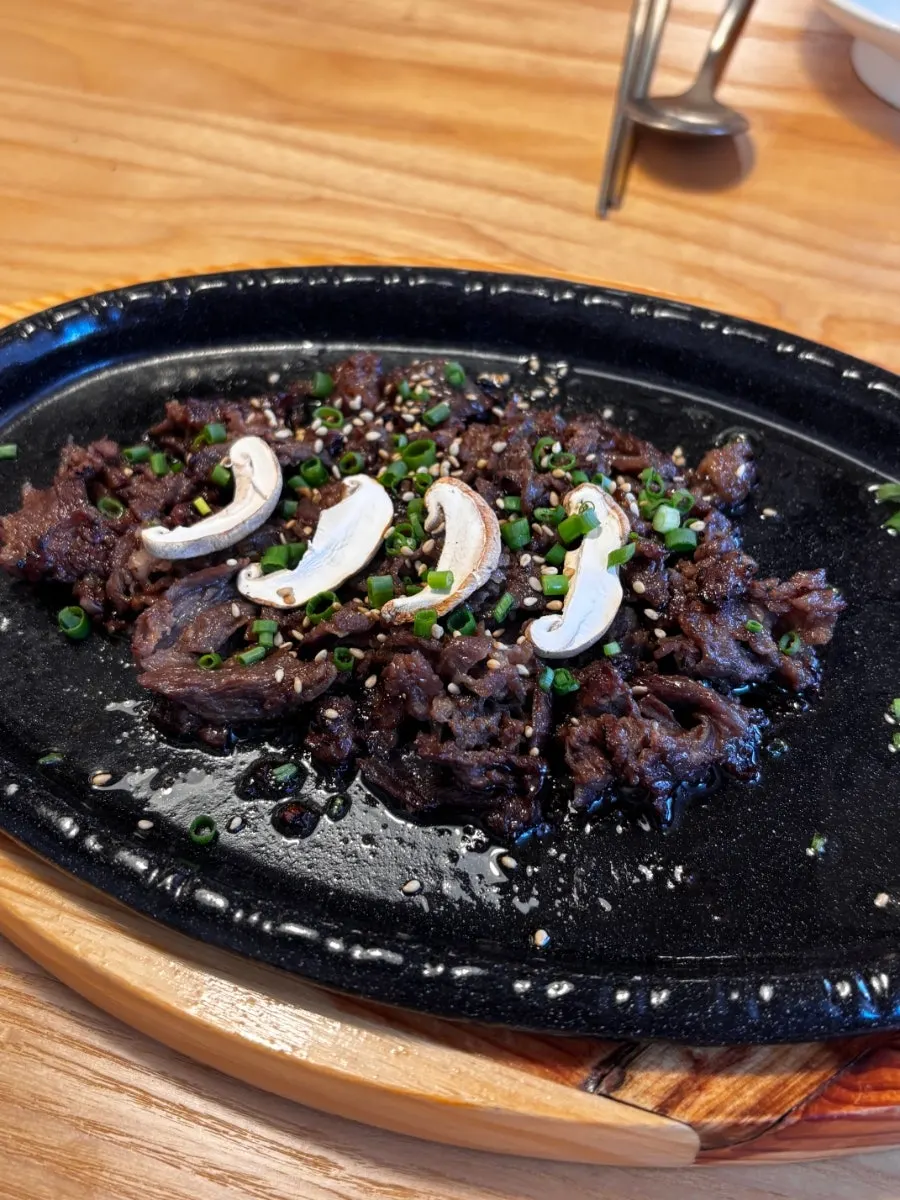 노릇하게 구워진 고유 바싹불고기