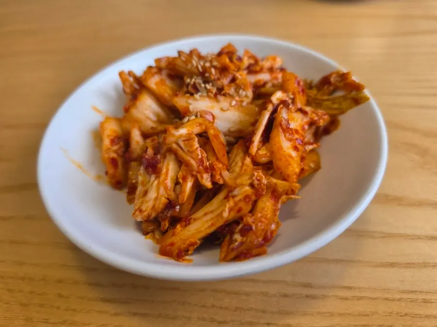 김치와 소고기뭇국 기본 반찬 사진