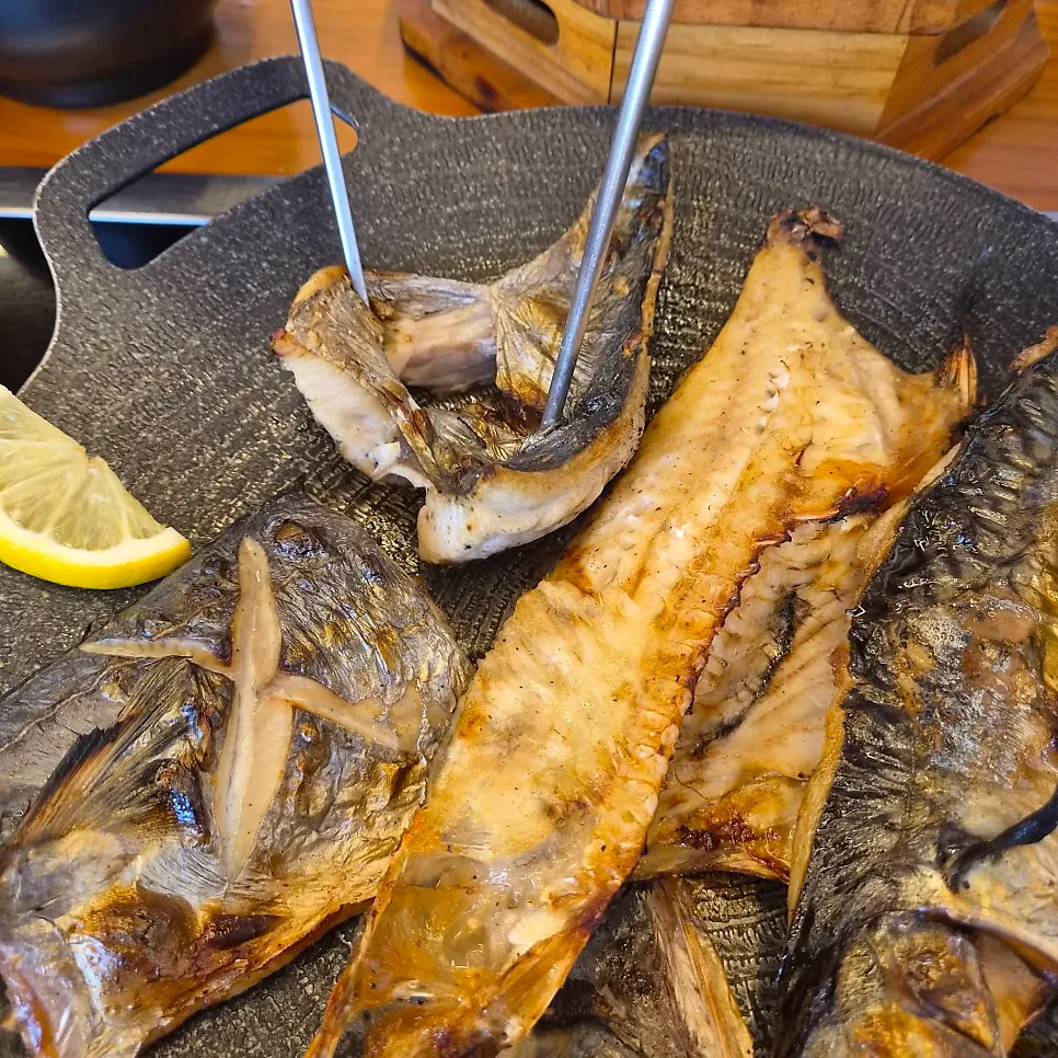 Golden-grilled Atka mackerel and mackerel