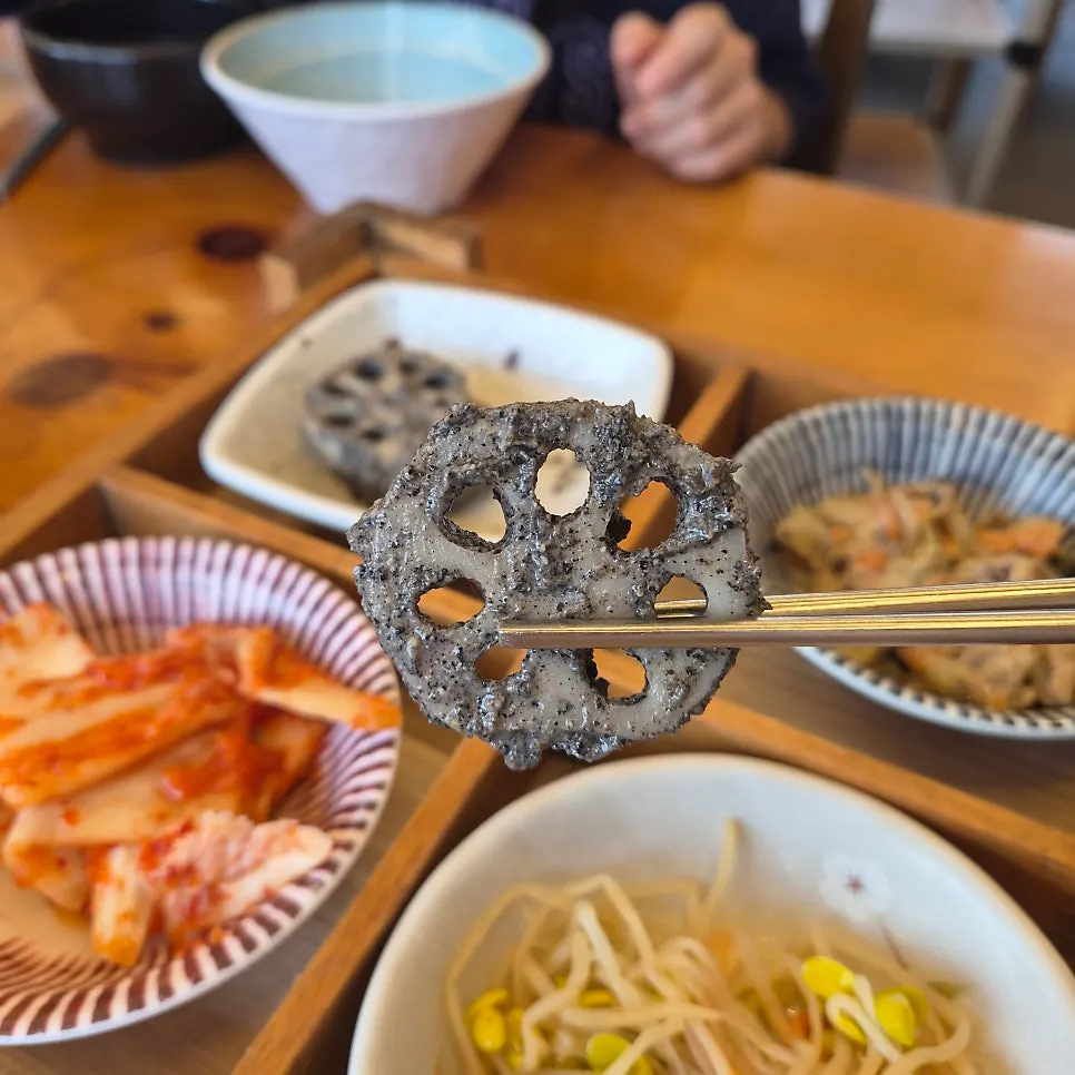 Hot pot rice and side dishes at Handa Sot Gyeongju