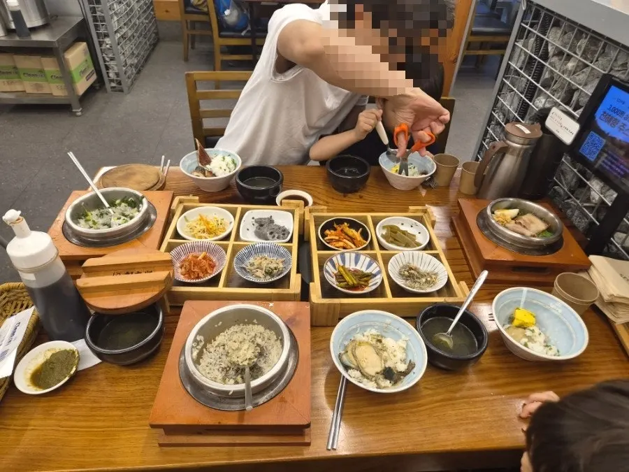 물을 부어 마무리한 솥밥 누룽지
