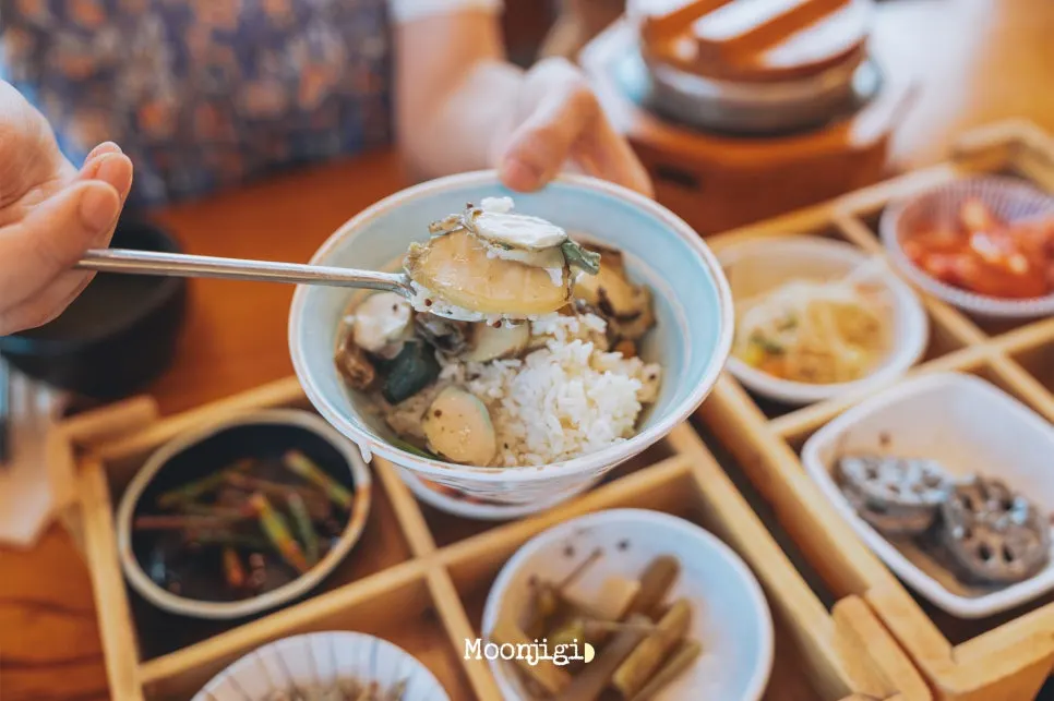 Korean meal at Handa Sot in Gyeongju