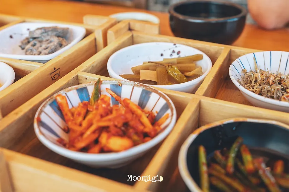 Side dishes in a Handa Sot set meal