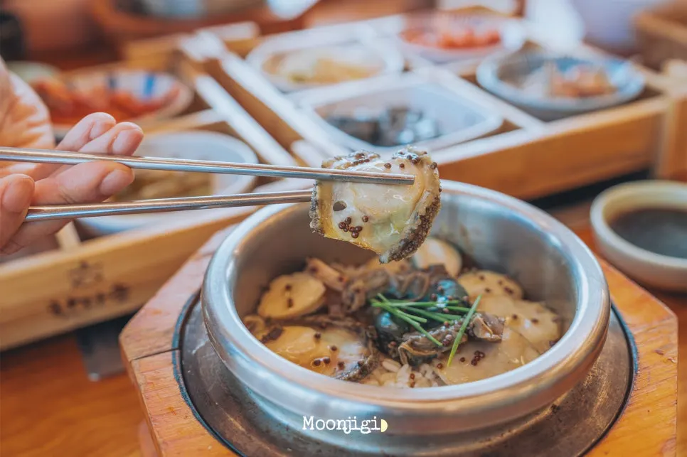 Side dishes in a Korean hot-pot rice set meal
