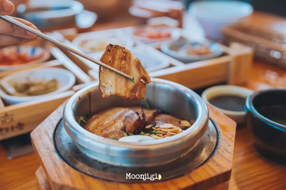 Hot-pot rice mixed with abalone innards