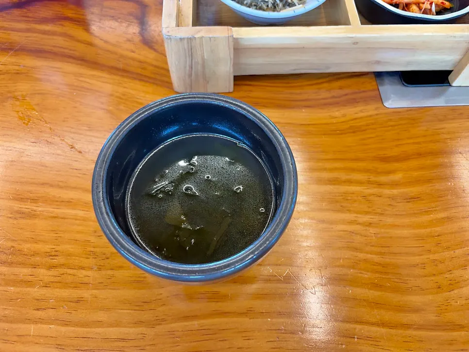 솥밥과 함께 나온 미역국