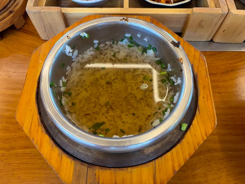 식사 마무리 누룽지죽 한 그릇