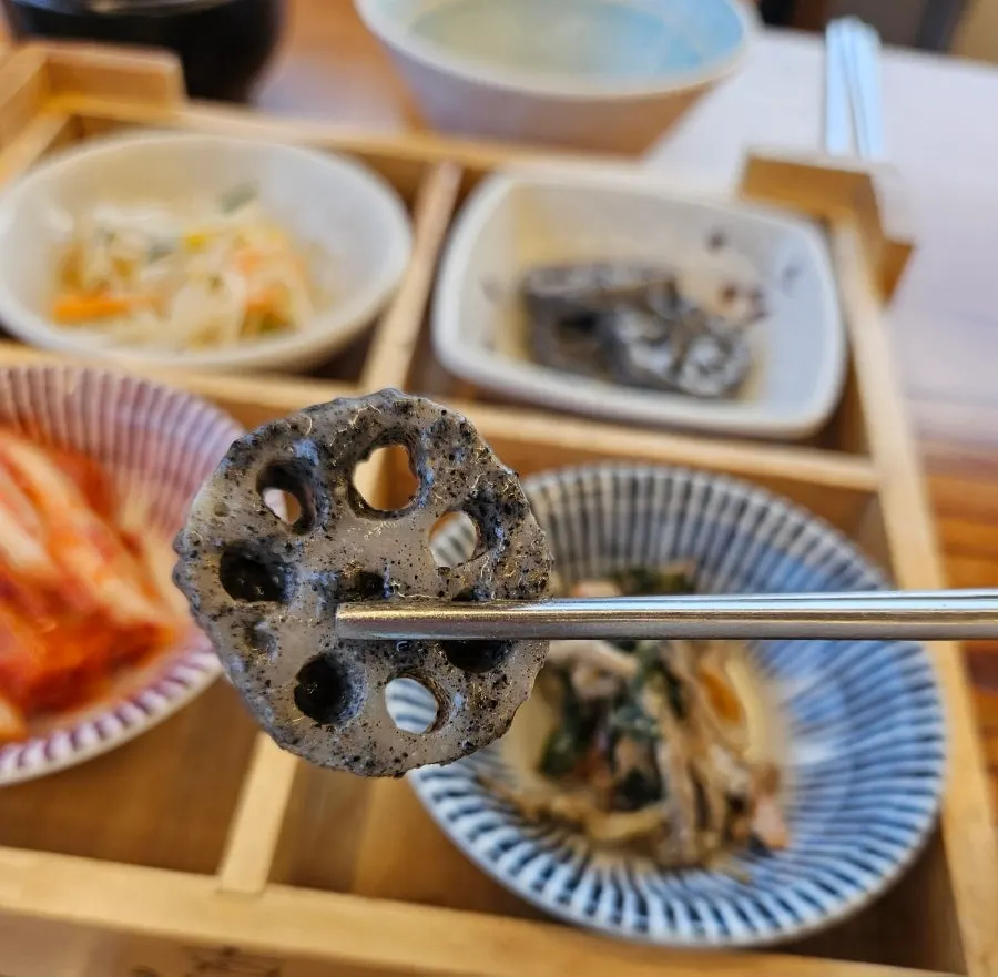 Braised lotus root and stir-fried mushroom side dishes