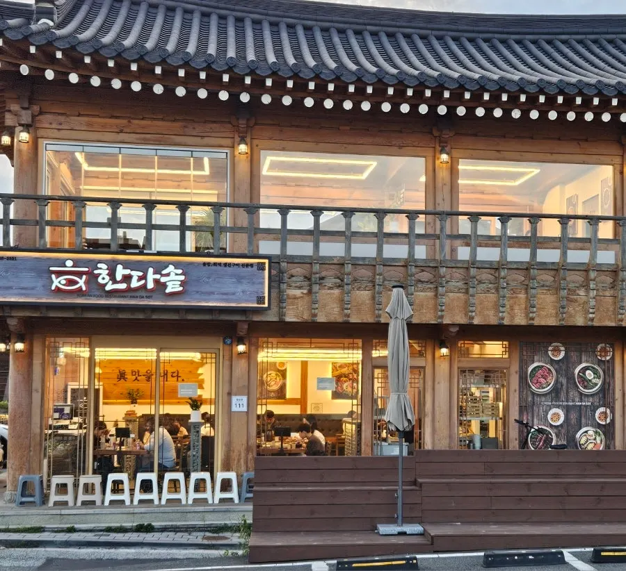 Gyeongju travel meal scenery with views of royal tombs