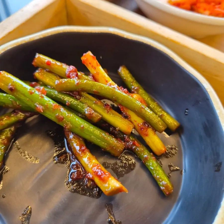 Neatly arranged basic side dishes