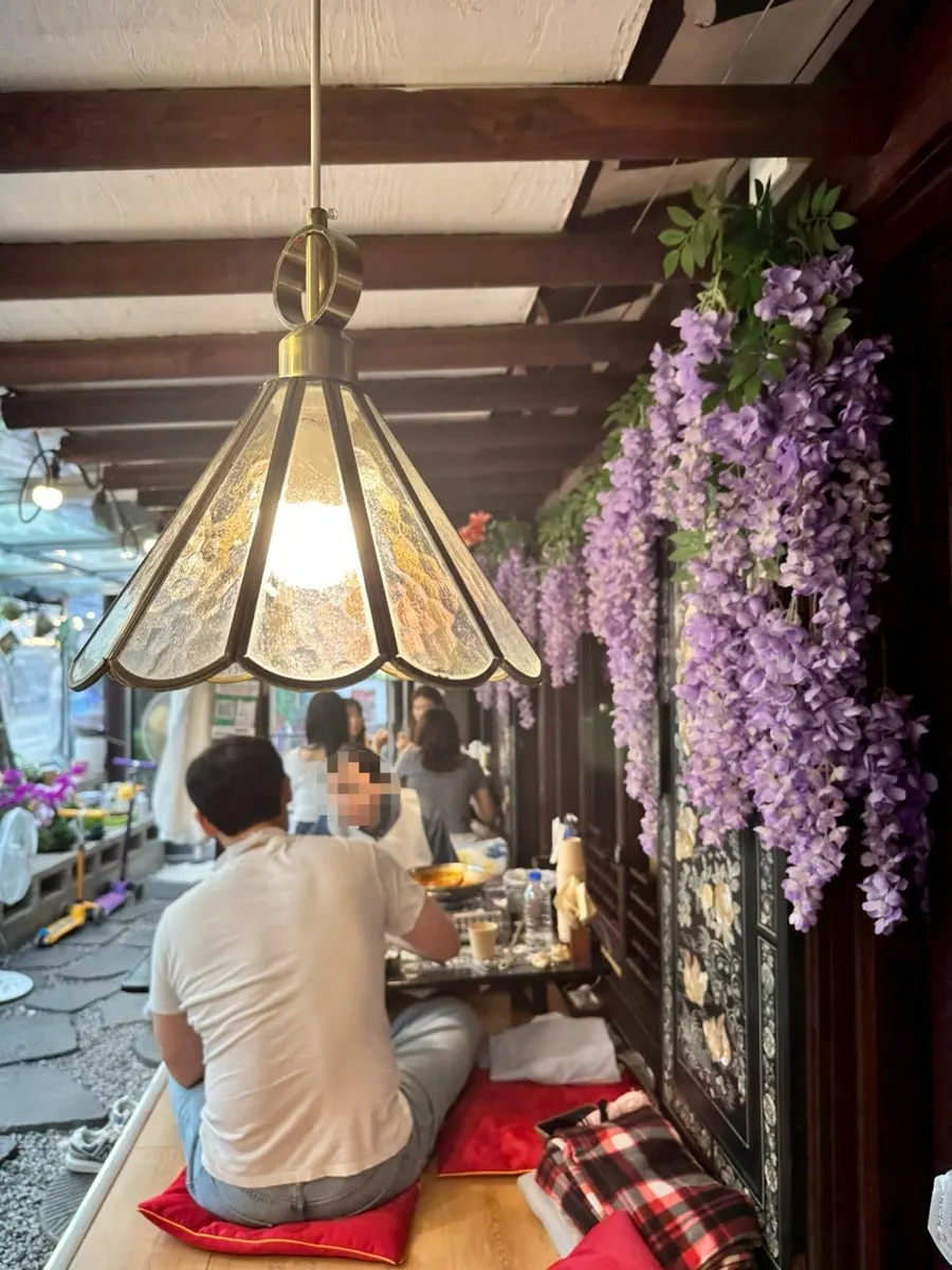 Restaurant interior with a hanok atmosphere