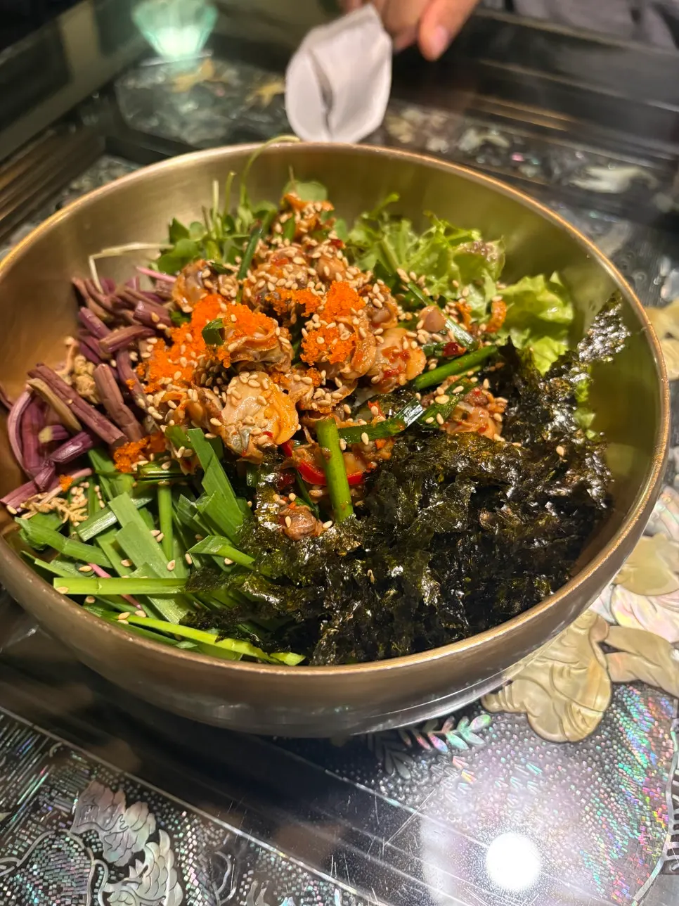 Boseong kkomak bibimbap piled high with vegetables
