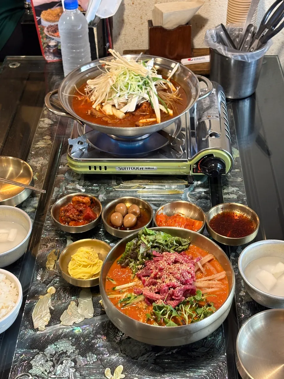 황남두꺼비식당 상차림 세로 사진