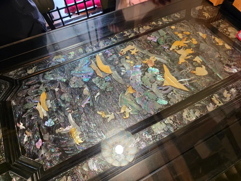 Mother-of-pearl decorations throughout the restaurant's interior