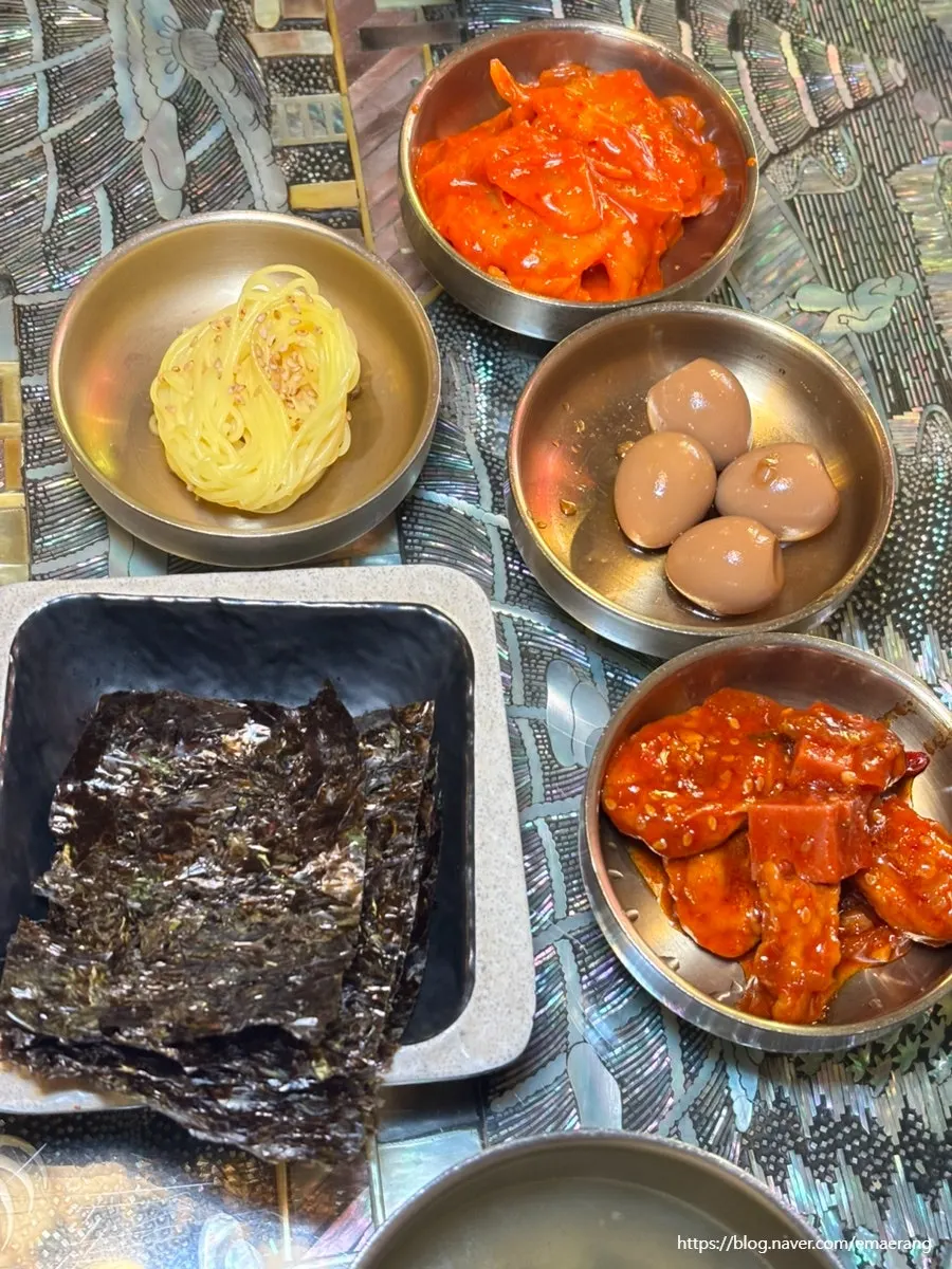 Two kinds of bibimbap served on one plate