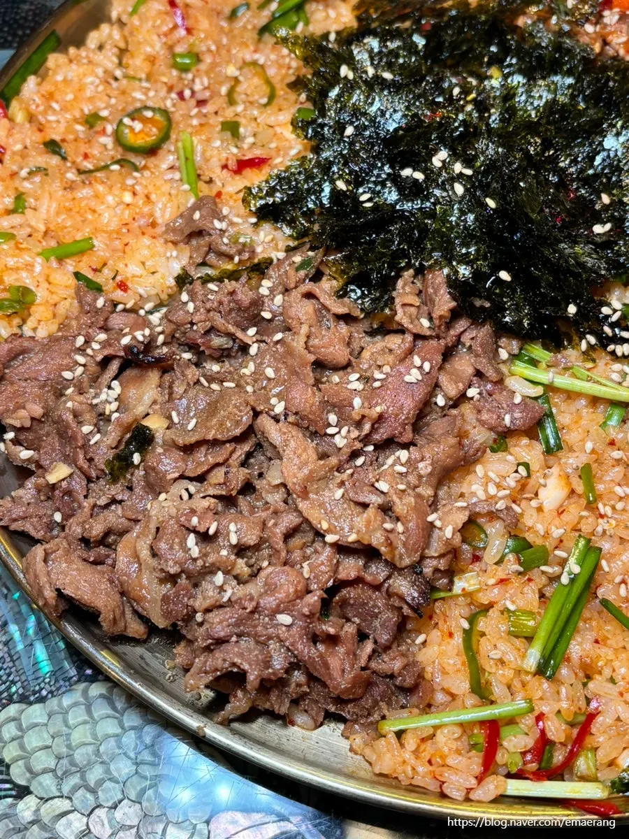 Close-up of the seasoned Boseong wangkkomak-bap