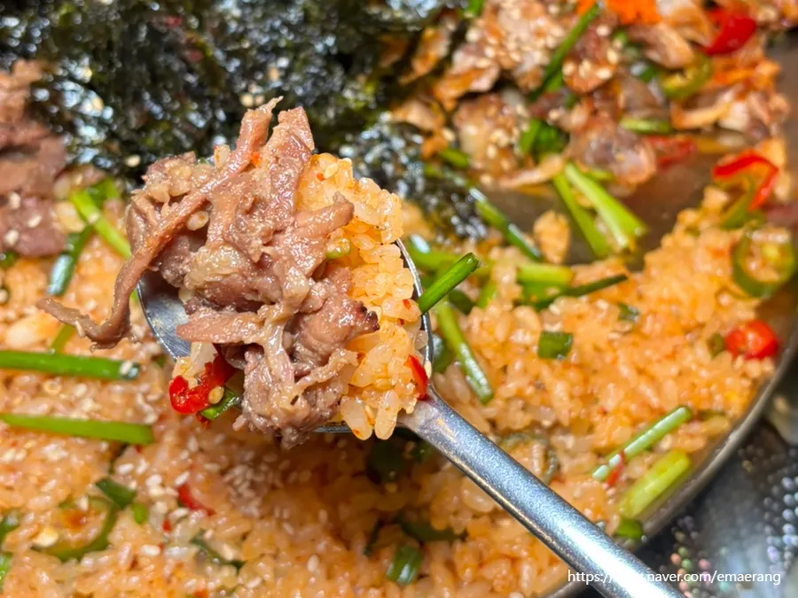 The sweet charcoal-grilled bulgogi bibimbap