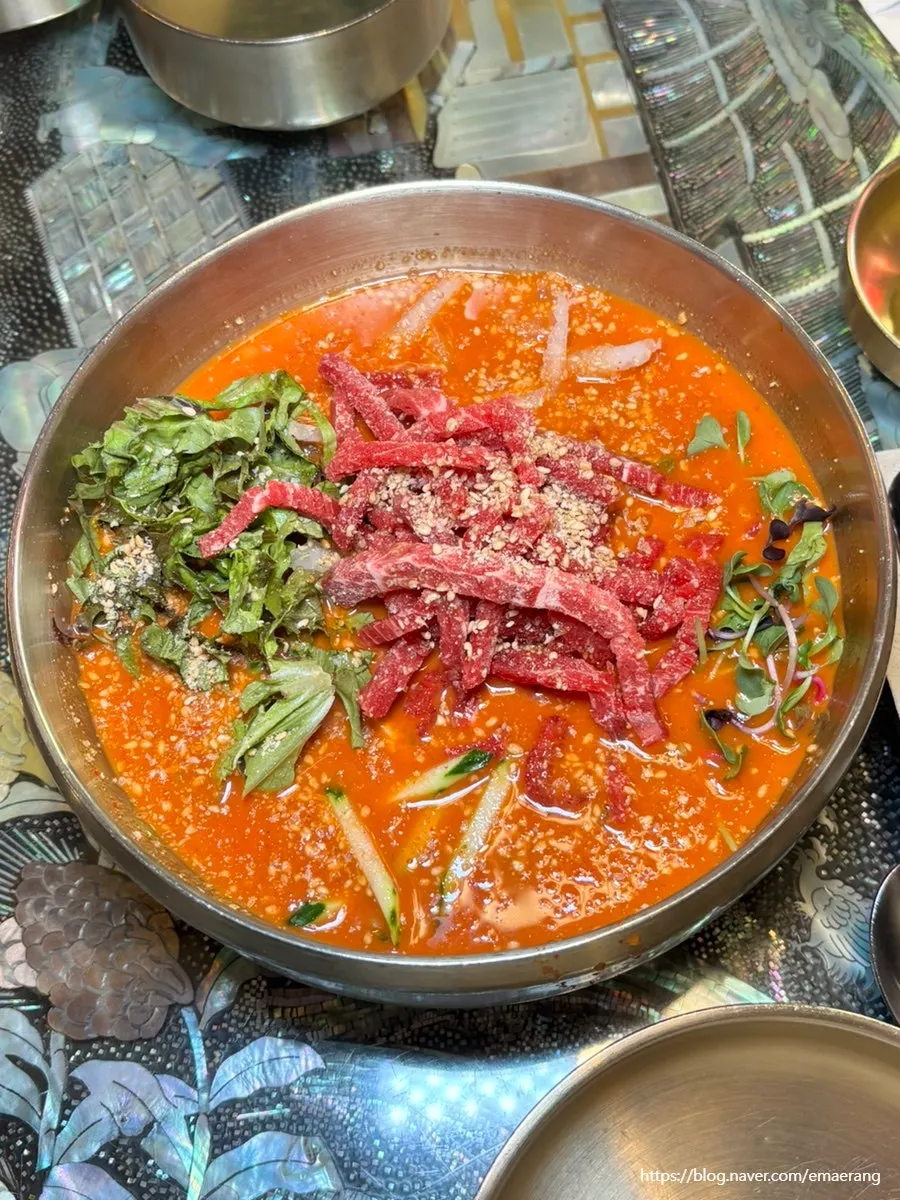 Hanwoo yukhoe mulhoe at Hwangnam Dukkebi Restaurant