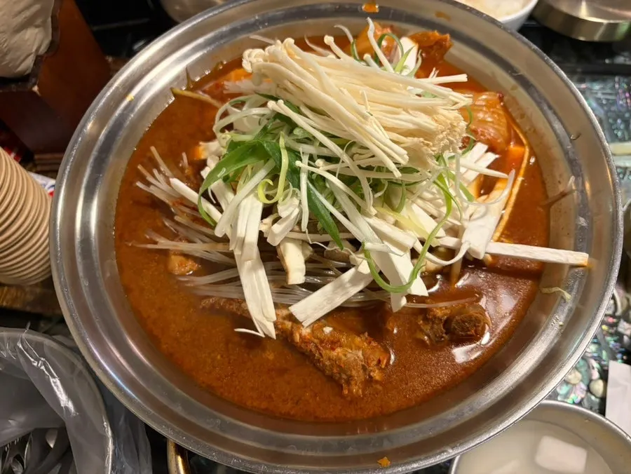 점심으로 주문한 한식 상차림