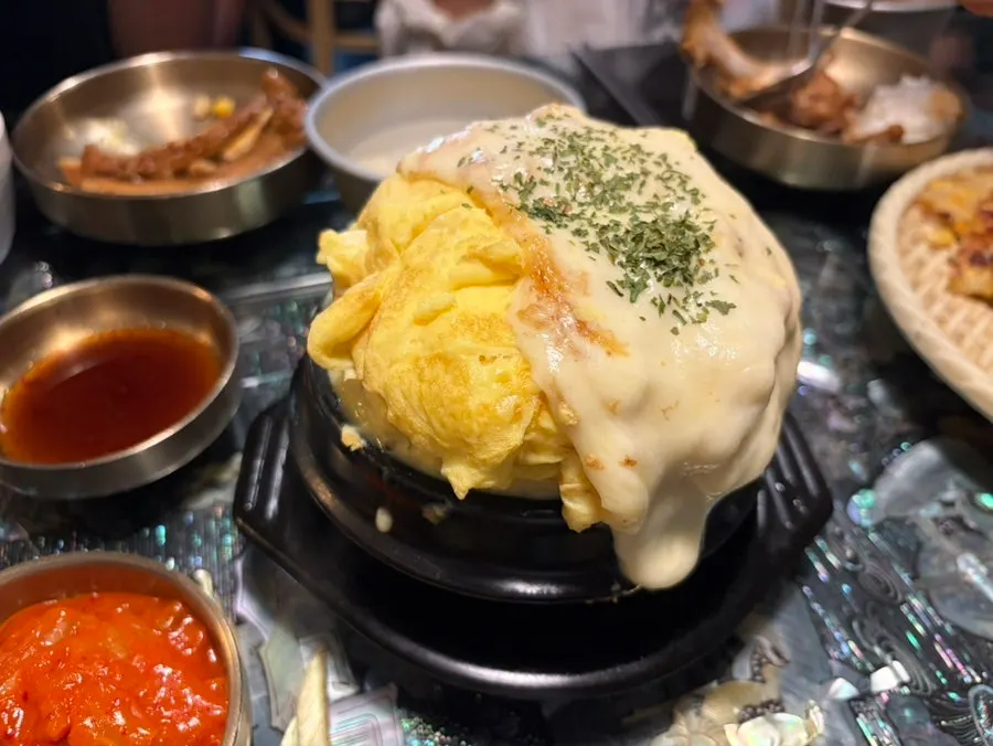 뚝배기에 부풀어 오른 경주왕릉계란찜