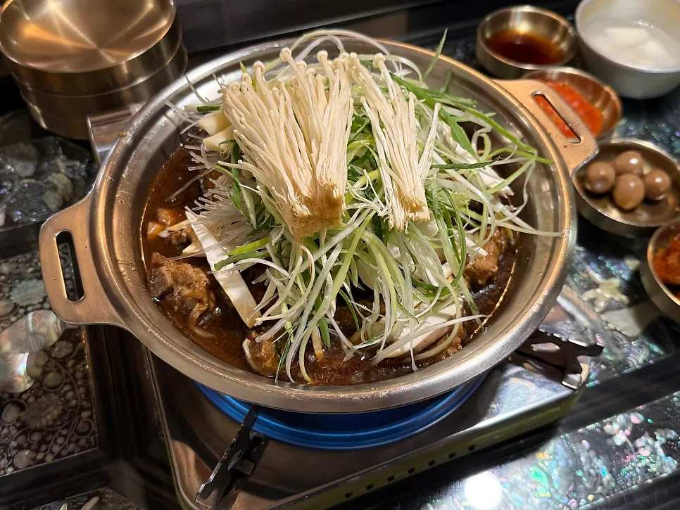 간장등갈비찜 2인분과 불고기비빔밥 한상
