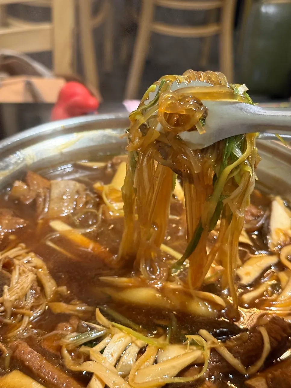 등갈비찜 속 버섯과 파채