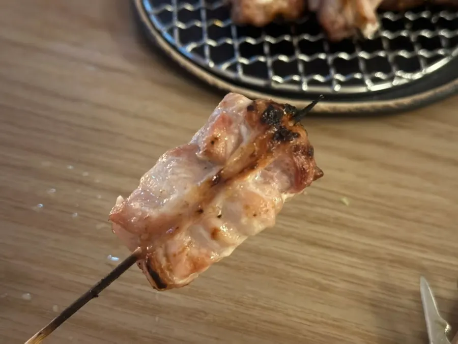 Grilled inner thigh muscle and grilled gizzard skewers