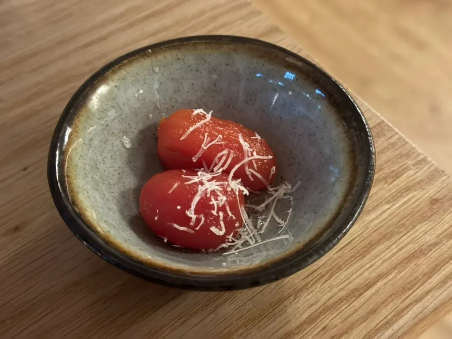 Tomato marinade served as a palate cleanser