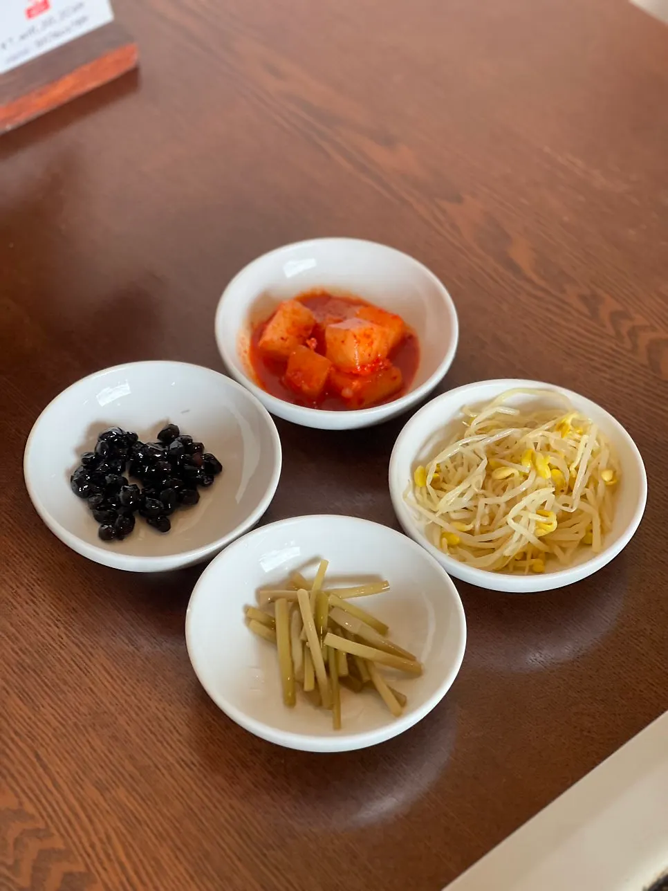 깍두기·콩나물무침·마늘쫑지·콩자반 기본 반찬