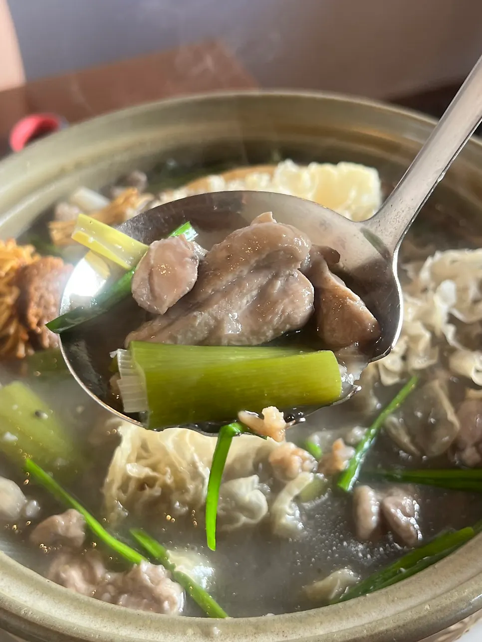 끓고 있는 닭전골 냄비