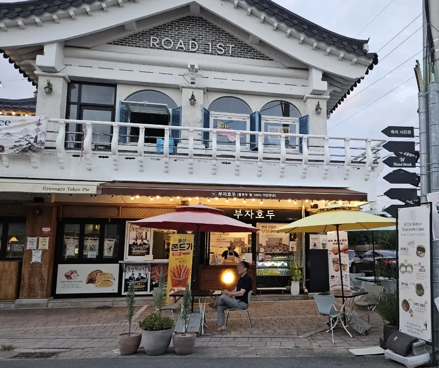 View of the Buja Hodu counter