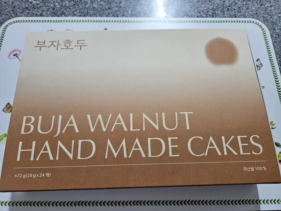 A box of original red bean walnut pastries