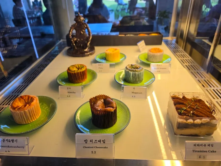 Dessert gift set corner at Cafe Bonghwangdang