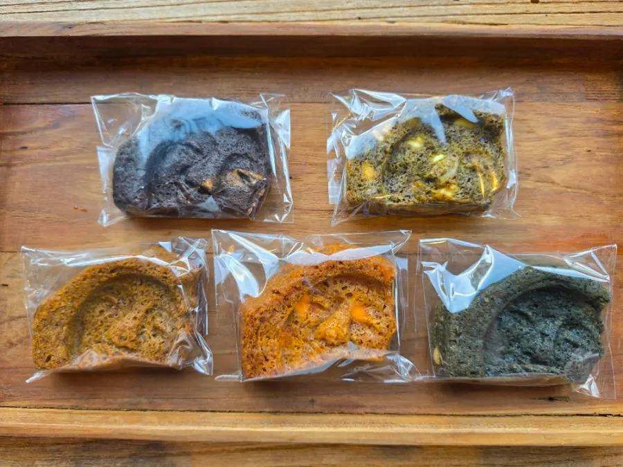 Sumakse cookies in a variety of flavors