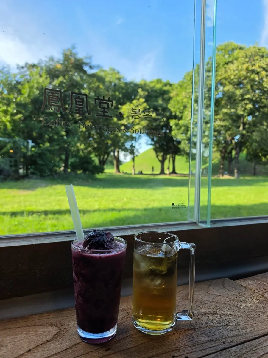 Iced peppermint tea and blueberry yogurt smoothie