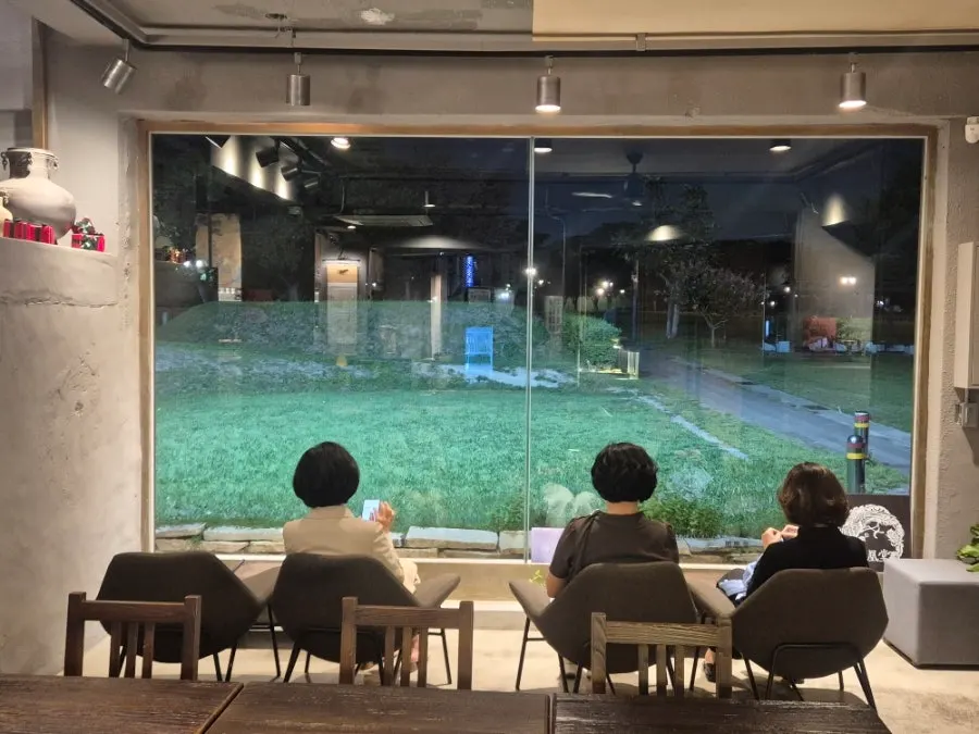 Floor-to-ceiling window seats overlooking Gyeongju
