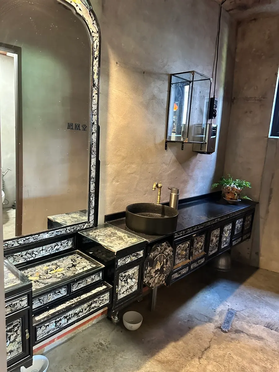 Corner of Cafe Bonghwangdang decorated with relic-style decor pieces