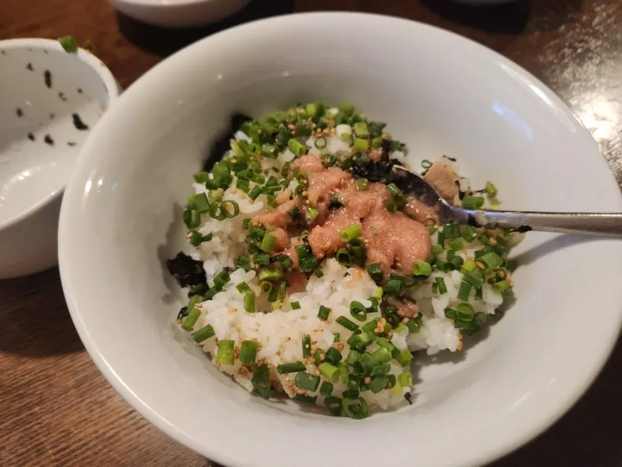 Pollack roe rice mixed with sesame oil and seaweed flakes