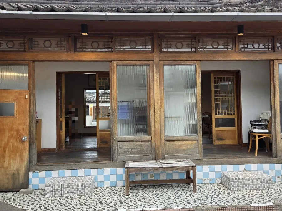 Indoor dining space at Dongyang Baekban