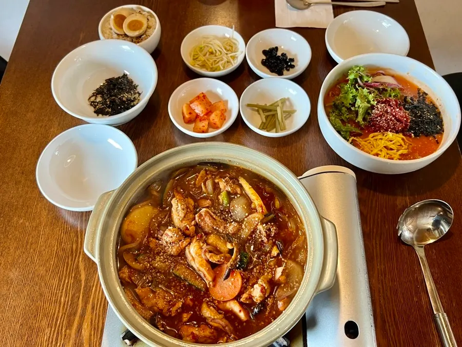 정갈하게 차려진 동양백반 한식 상차림