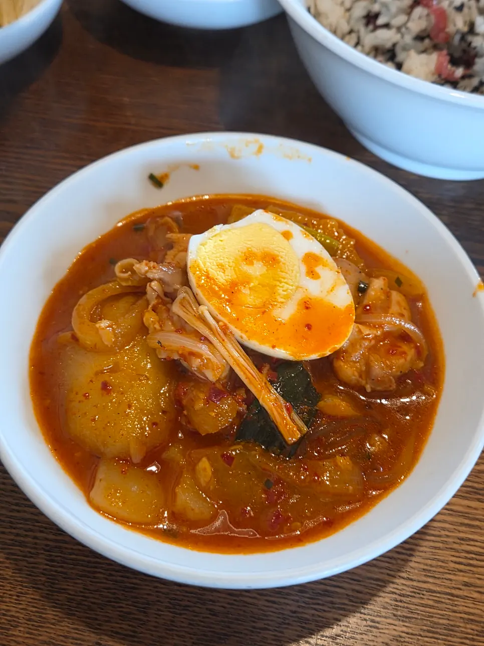 Medium-size sumi dakbokkeumtang boiling